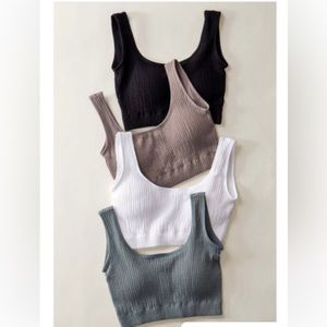 ✨NEW✨Ribbed Scoop Bra (Black or White)